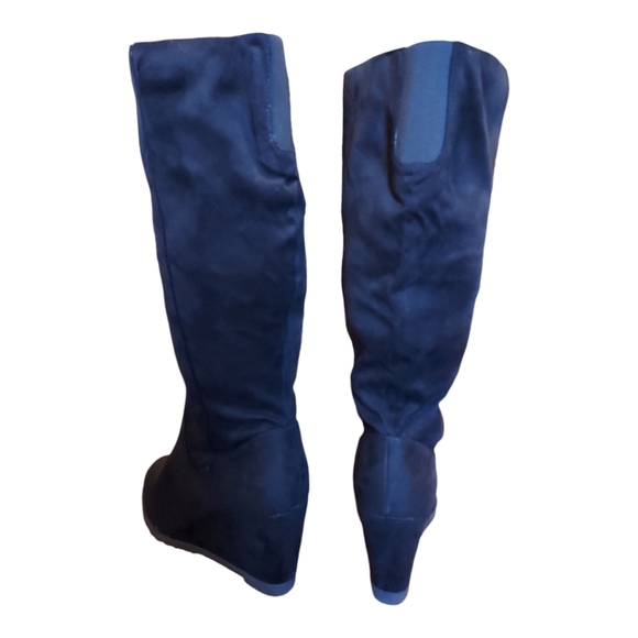 Journee NWT Black Suede Parker Wedge Boots Size 8 - Picture 3 of 9